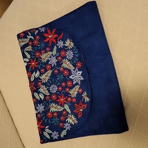 Clutch - embroidered